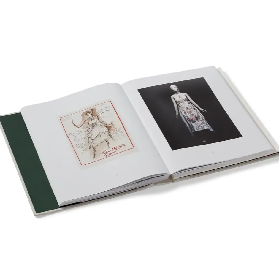 The Metropolitan Museum of Art Exhibition Catalogues*Karl Lagerfeld: A Line Of Beauty