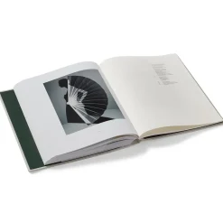 The Metropolitan Museum of Art Exhibition Catalogues*Karl Lagerfeld: A Line Of Beauty