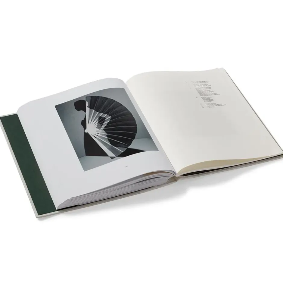 The Metropolitan Museum of Art Exhibition Catalogues*Karl Lagerfeld: A Line Of Beauty